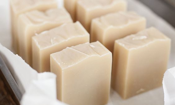 Saponi artigianali, i benefici dell’impasto a freddo